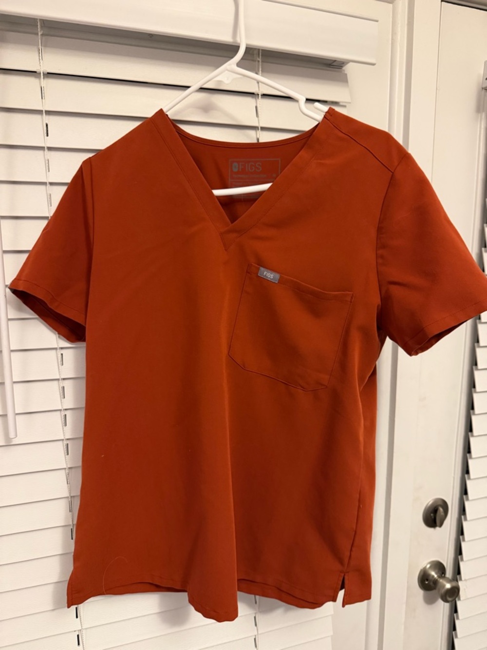 Catarina one pocket scrub top in M!
